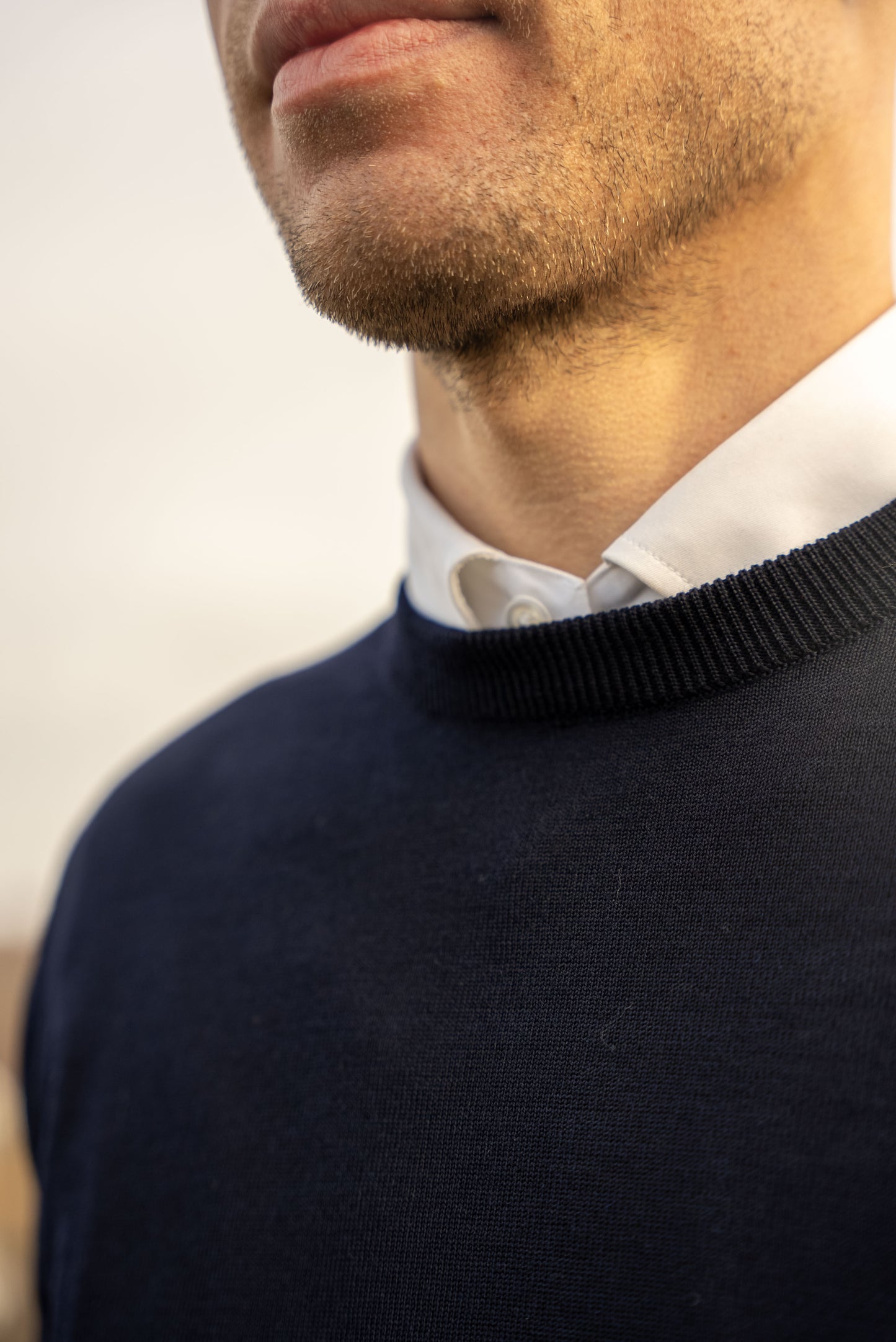 Marineblå striktrøje