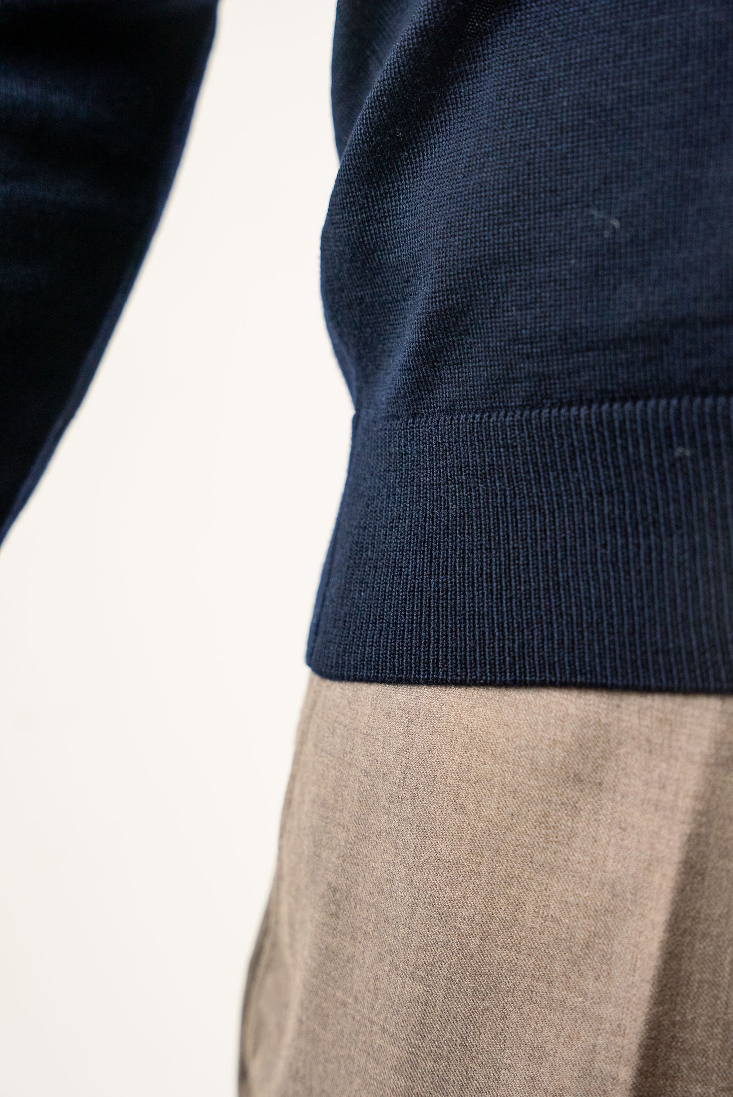 Marineblå striktrøje